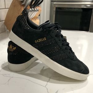 Adidas Gazelle tennis shoes